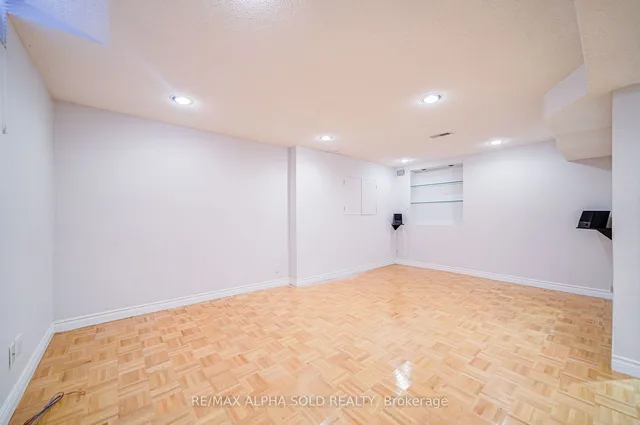 Additional image 33 of 126 Chapel Park Sq