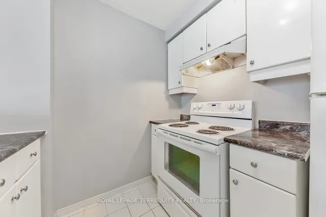 Additional image 11 of 10 Yonge St Unit 2609