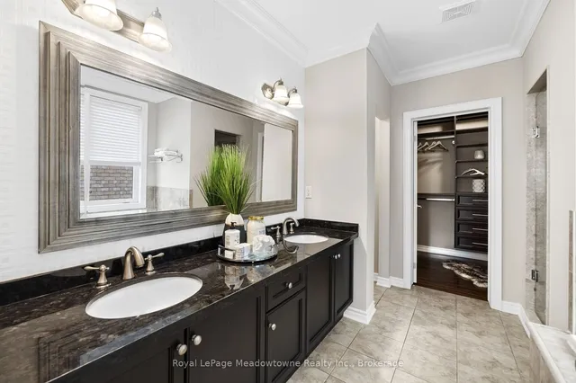 Additional image 19 of 748 Sales Crt