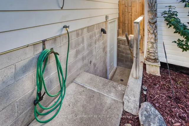 Additional image 29 of 984 Easterbrook Ave
