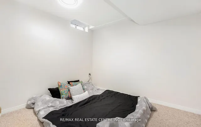 Additional image 36 of 1096 Barclay Circ