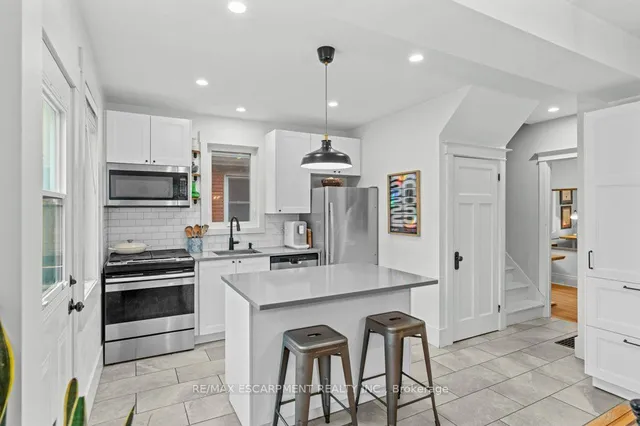 Additional image 19 of 92 Graham Ave