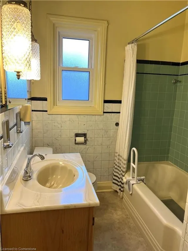 Additional image 16 of 258 Brucedale Ave