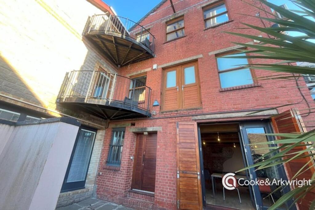 Additional image 16 of 1 and  2 High Street, Penarth, CF64 1EY