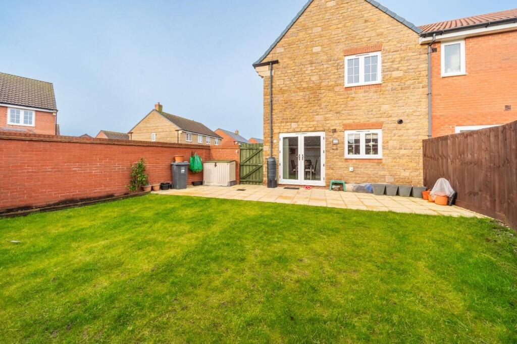 Additional image 12 of Well presented family home in Yatton's Chestnut Park