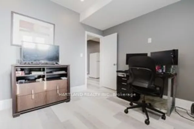 Additional image 33 of 40 ALDGATE Ave