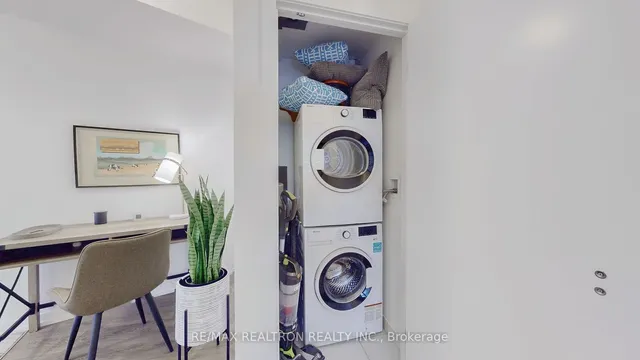 Additional image 5 of 49 East Liberty St Unit 1102