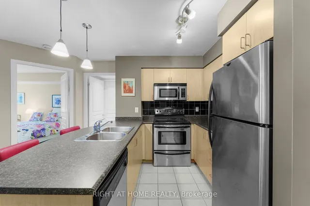 Additional image 14 of 18 Yonge St Unit 2315