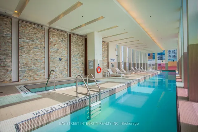 Additional image 25 of 15 Singer Crt Unit 715