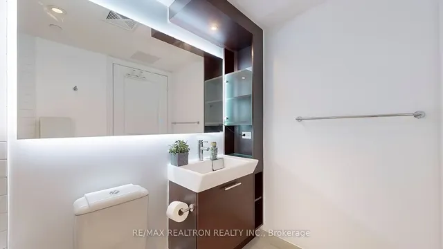 Additional image 30 of 386 YONGE ST St Unit 1104