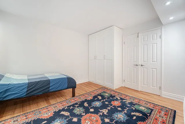 Additional image 23 of 33 University Ave Unit 2106