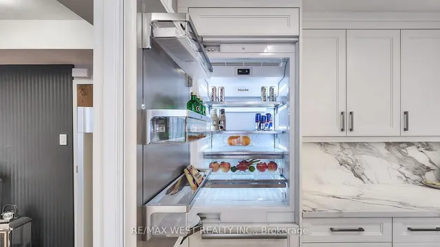 Additional image 23 of 900 Yonge St Unit 1403