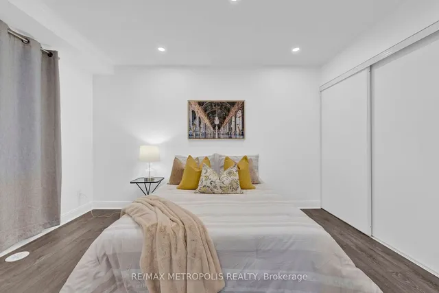 Additional image 20 of 295 Village Green Sq Unit TH55