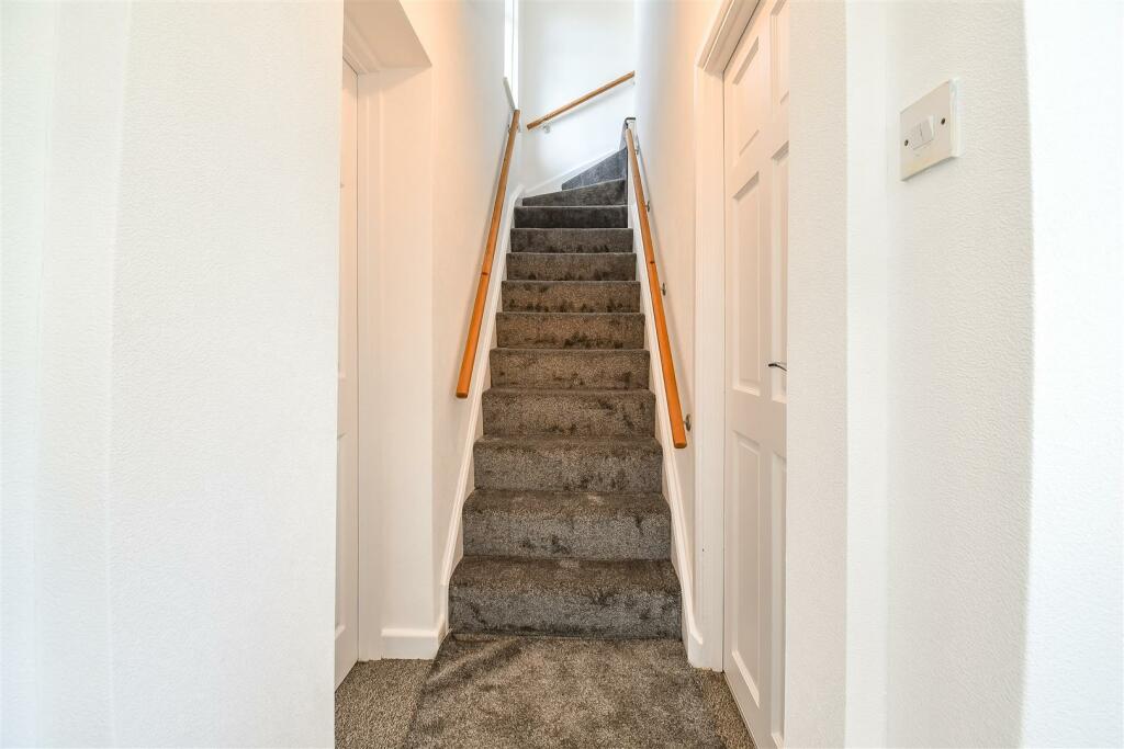 Additional image 14 of Bron Awelon, Barry