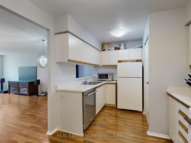 Additional image 7 of 633 Bay St Unit 901