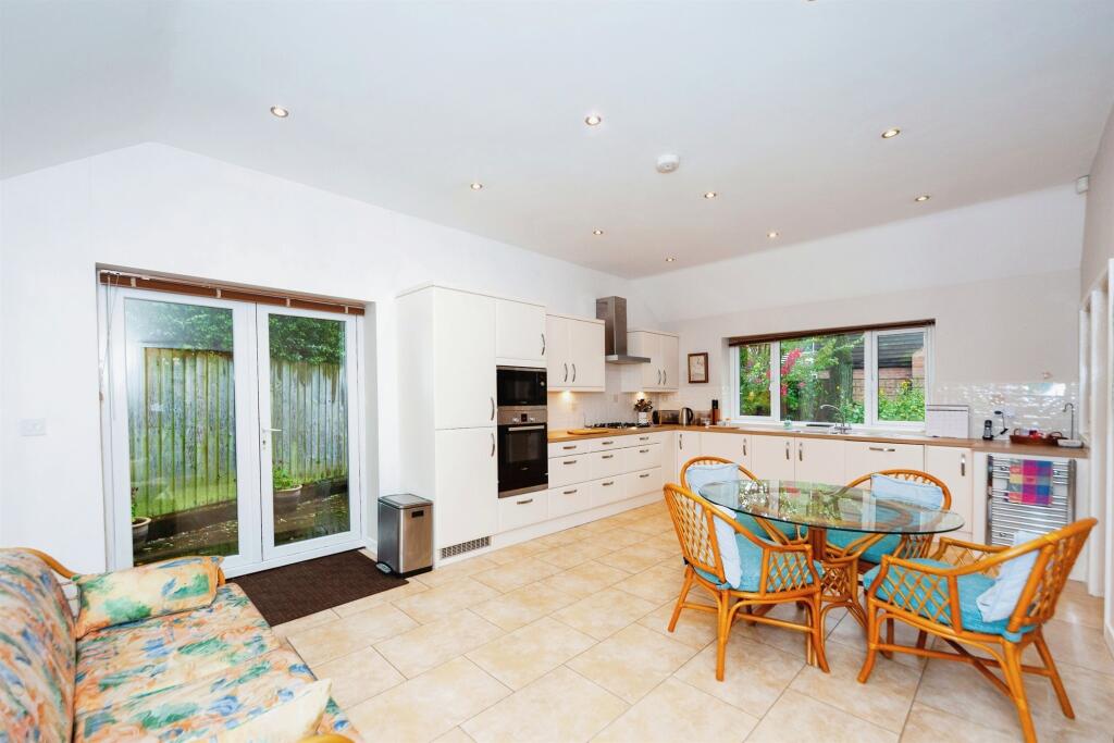 Additional image 7 of Bridgend, Mickle Trafford, Chester