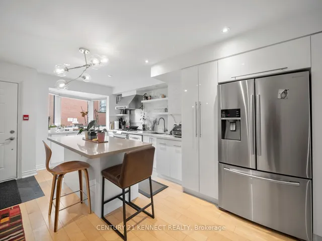 Additional image 8 of 570 Wellington St Unit 13A