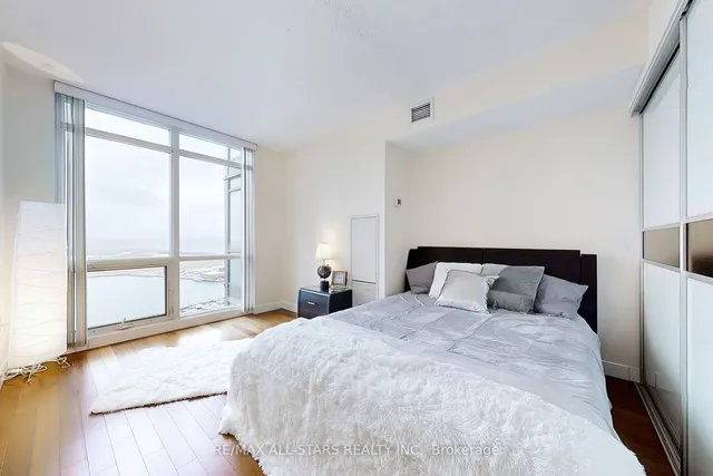 Additional image 11 of 15 Fort York Blvd Unit 4211