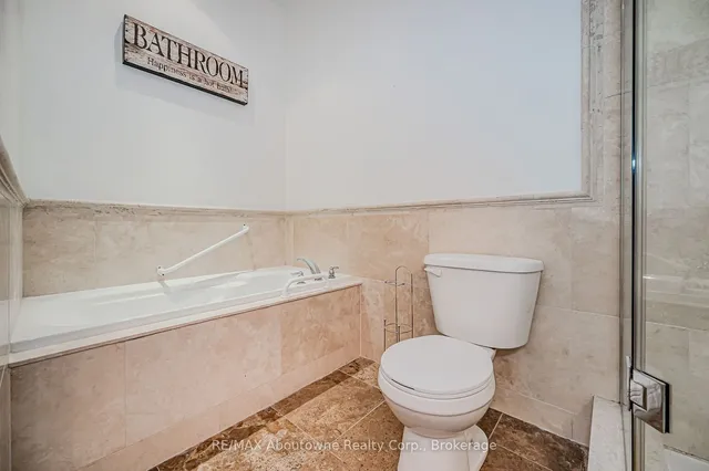 Additional image 17 of 2946 Singleton Common