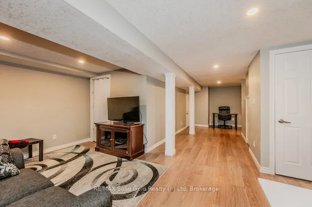 Additional image 31 of 32 Mowat Blvd Unit 58