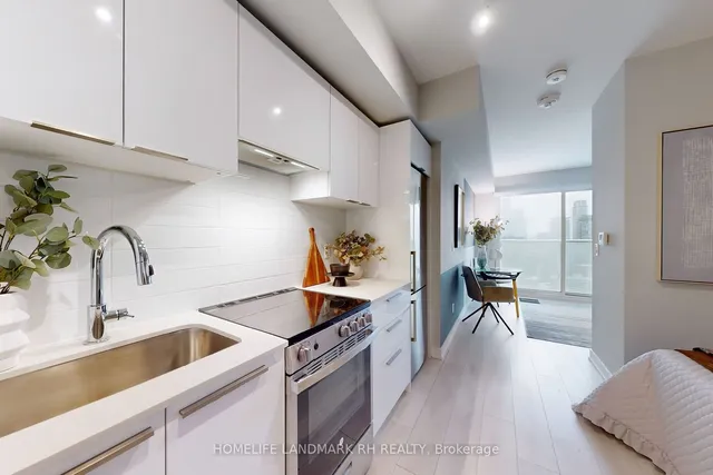 Additional image 8 of 501 Yonge St Unit 3904