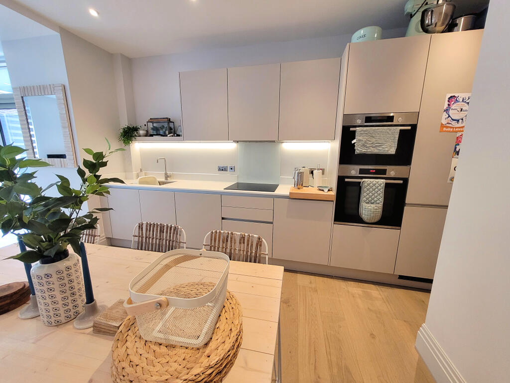 Additional image 8 of APARTMENT 3, THE REST, REST BAY, PORTHCAWL, CF36 3UP