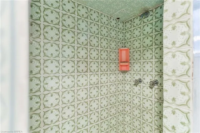 Additional image 32 of 15 Queensbury Dr