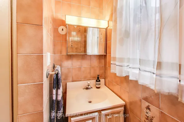 Additional image 18 of 38 Harvie Ave