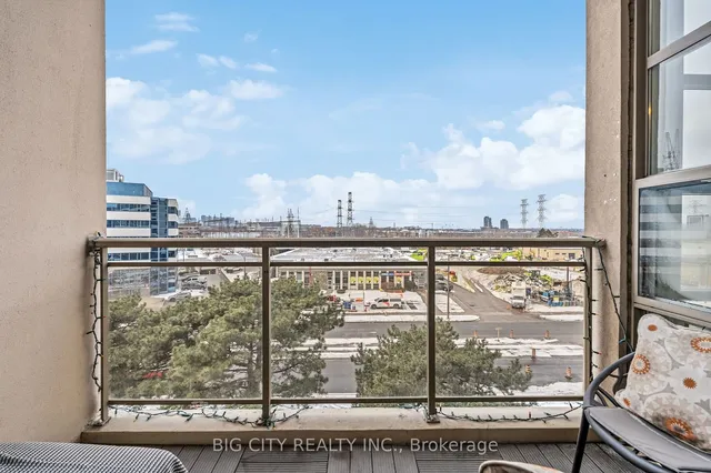 Additional image 16 of 1 Leaside Park Dr Unit 403