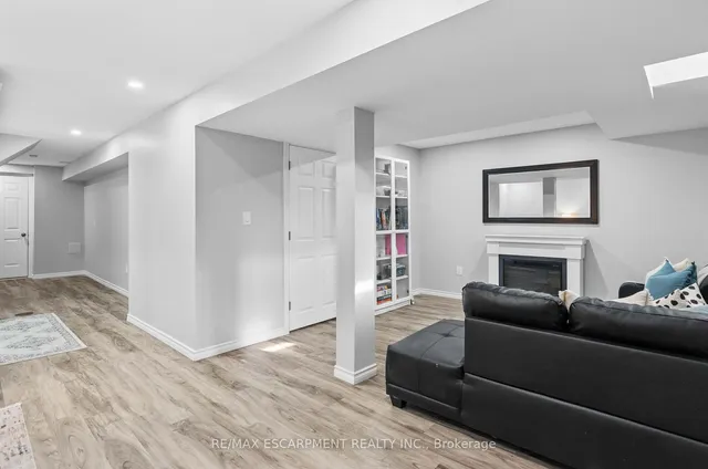 Additional image 16 of 485 Green Rd Unit 39