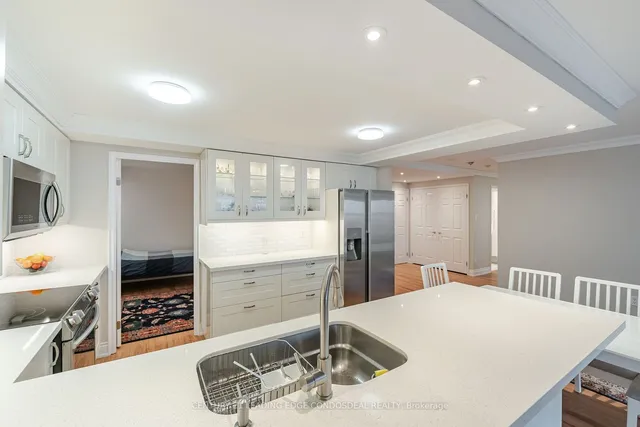 Additional image 13 of 33 University Ave Unit 2106