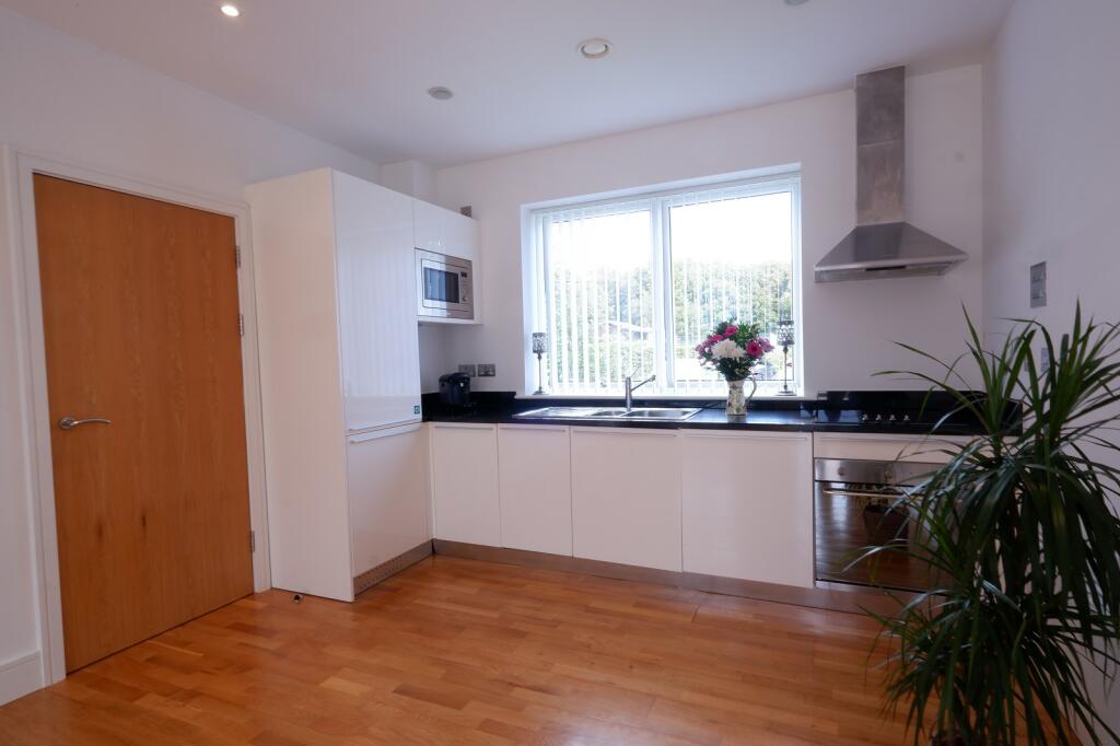 Additional image 7 of 12 Courtlands, Hayes Road, Sully, The Vale Of Glamorgan. CF64 5QG