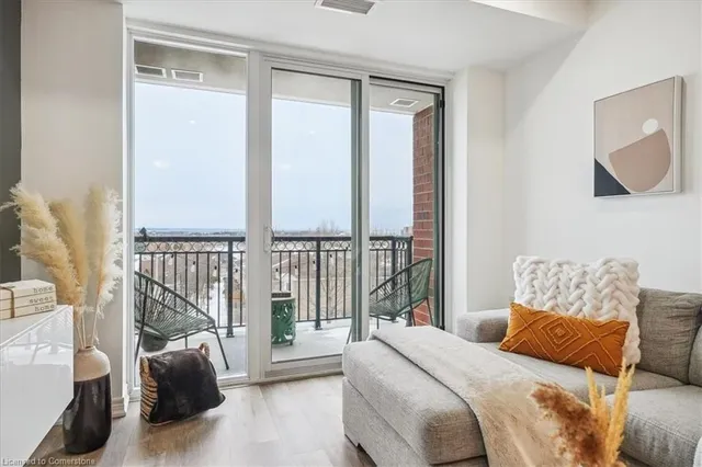 Additional image 7 of 2750 King St Unit 404