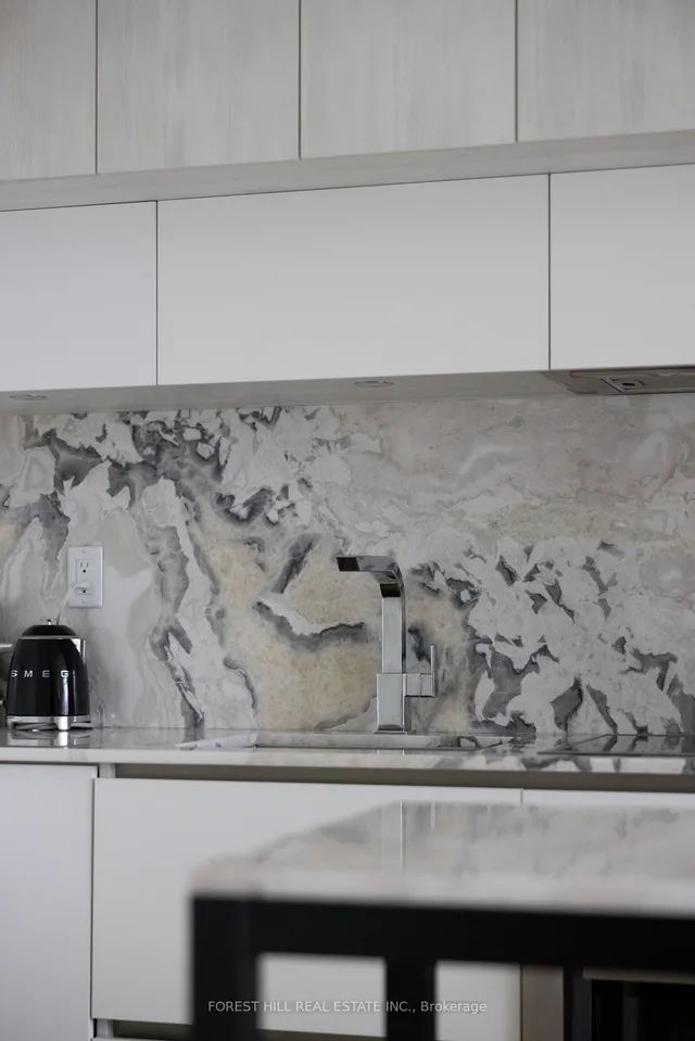 Additional image 12 of 151 Avenue Rd Unit 510