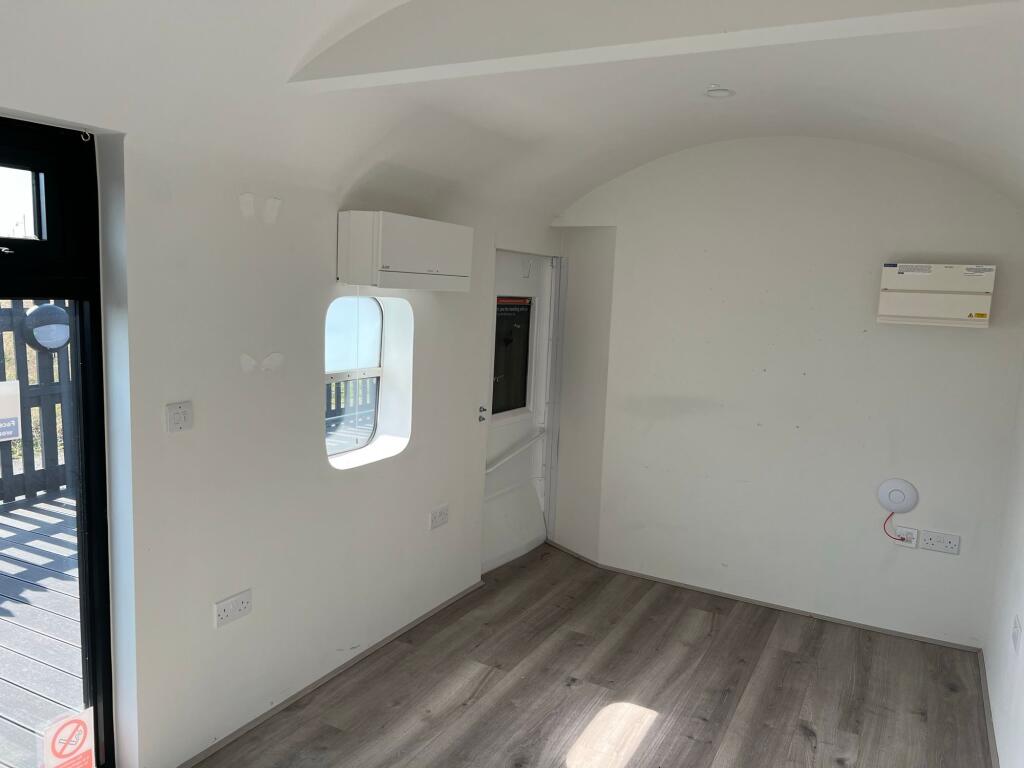 Additional image 7 of Barry, CF62