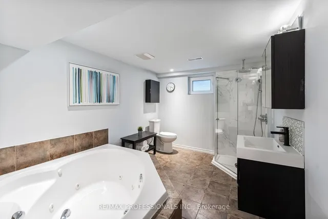 Additional image 24 of 27 Charleston Rd