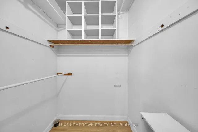 Additional image 23 of 102 Brenda Cres