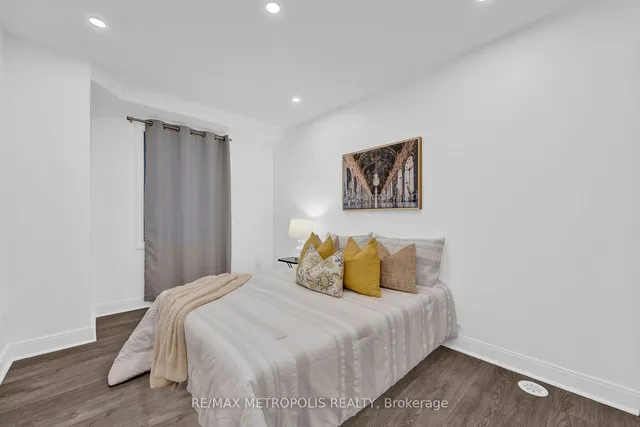 Additional image 22 of 295 Village Green Sq Unit TH55