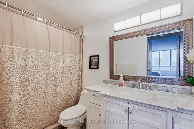 Additional image 18 of 633 Bay St Unit 1615