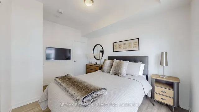 Additional image 39 of 49 East Liberty St Unit 1102