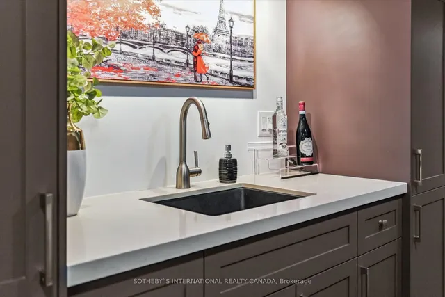 Additional image 25 of 290 Bathurst St