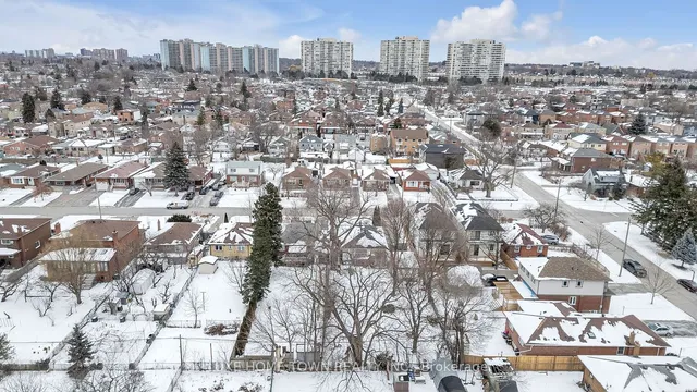 Additional image 36 of 102 Brenda Cres