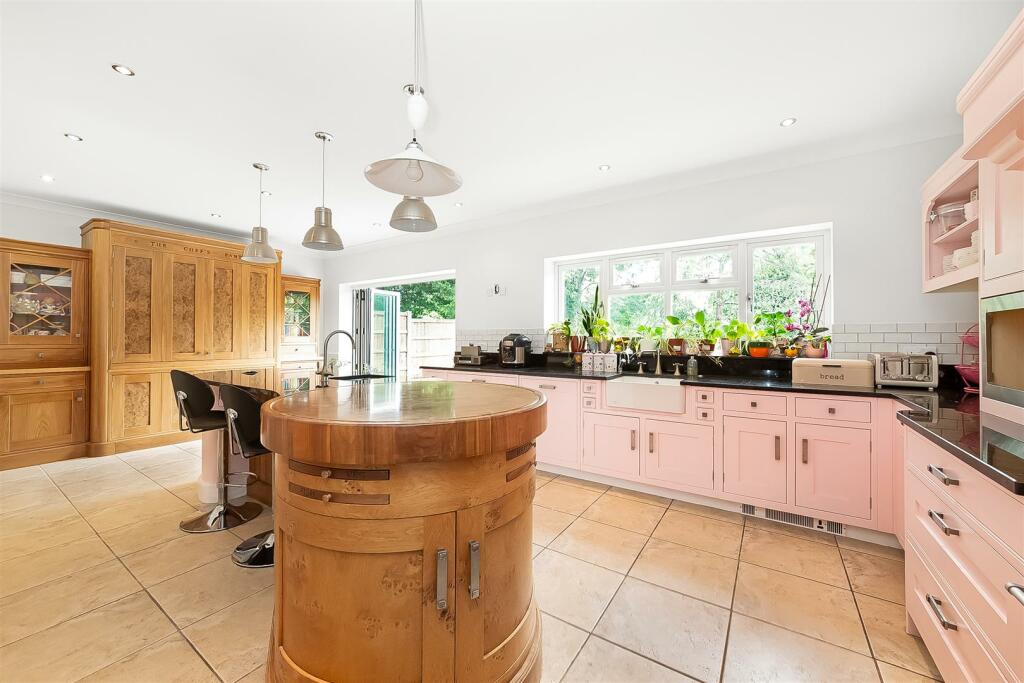 Additional image 5 of Elwill Way, Beckenham