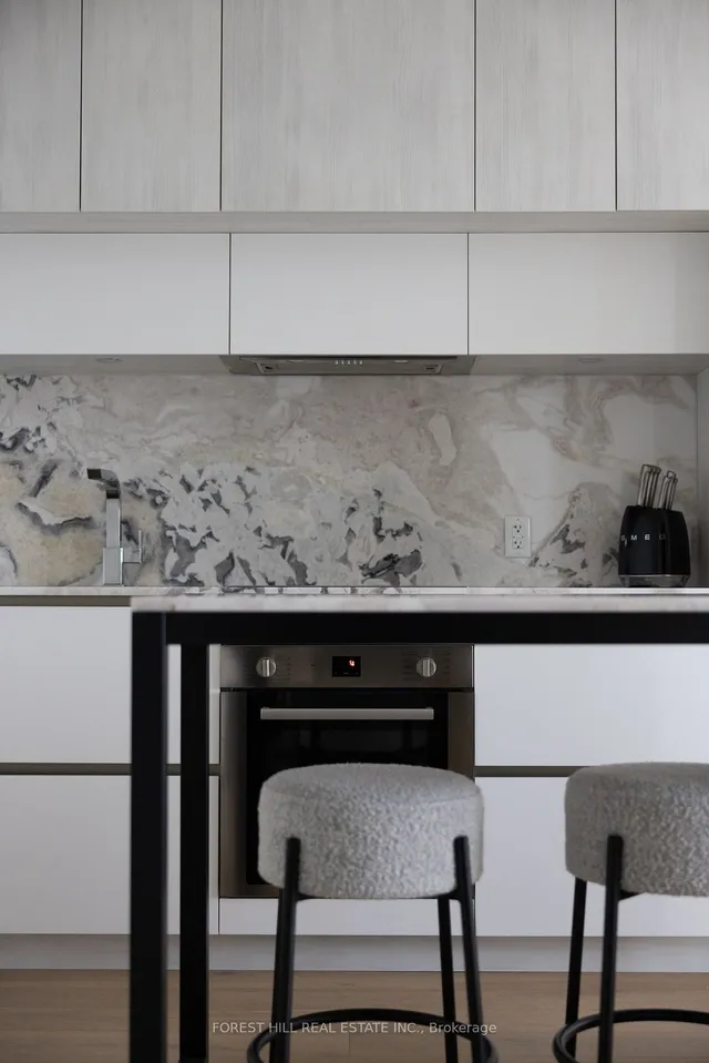 Additional image 13 of 151 Avenue Rd Unit 510