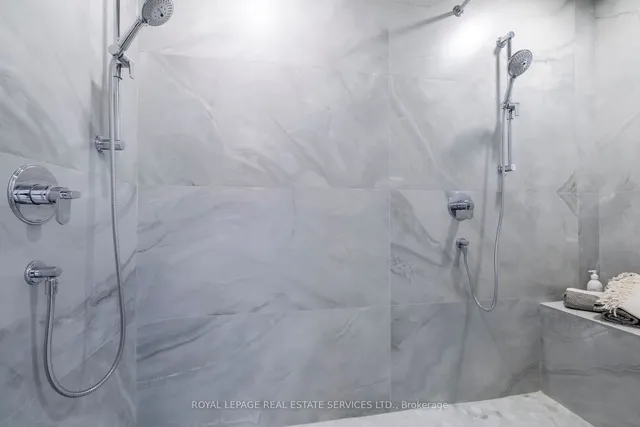 Additional image 22 of 121 Roxborough Dr