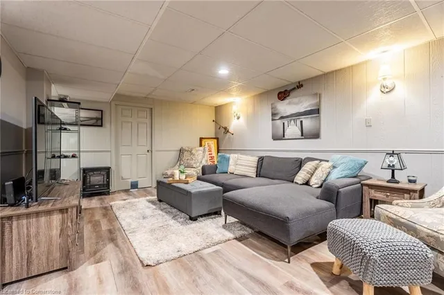 Additional image 35 of 371 Knightsbridge Cres