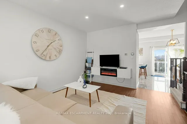 Additional image 12 of 2220 Queensway Dr Unit 13