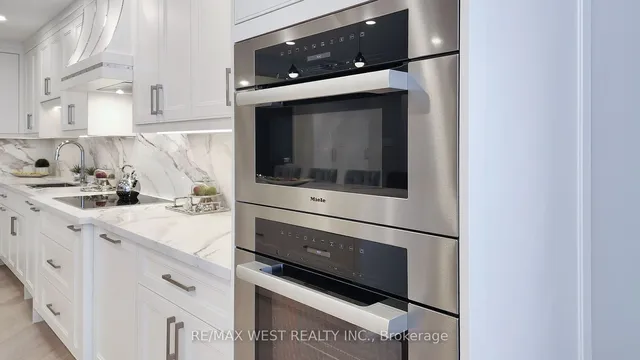 Additional image 20 of 900 Yonge St Unit 1403