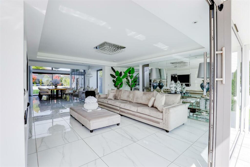 Additional image 16 of Sea View Court, Fontygary Road, Rhoose, Vale of Glamorgan, CF62 3FN