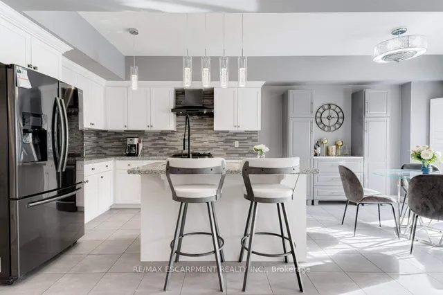 Additional image 10 of 98 SHOREVIEW Pl Unit 12